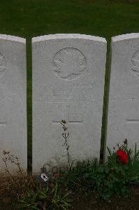 Dury Mill British Cemetery - Huggins, J R