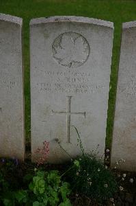 Dury Mill British Cemetery - Kunes, Isaac Newton