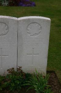 Dury Mill British Cemetery - Lee, Thomas