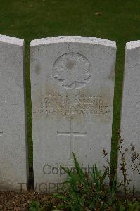 Dury Mill British Cemetery - McCallum, David Lyon