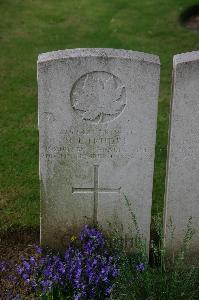 Dury Mill British Cemetery - Trudel, O L