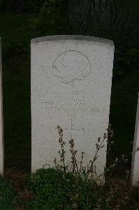 Dury Mill British Cemetery - Wake, Clayson