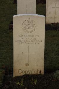 Delville Wood Cemetery Longueval - Brooks, R