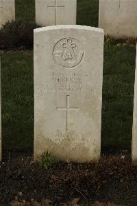 Delville Wood Cemetery Longueval - Cross, Henry