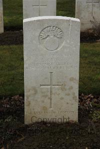 Delville Wood Cemetery Longueval - Cross, Leonard