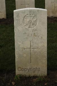 Delville Wood Cemetery Longueval - Davis, W