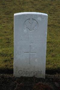 Delville Wood Cemetery Longueval - Hinks, T