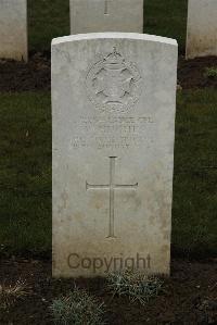 Delville Wood Cemetery Longueval - Hughes, W