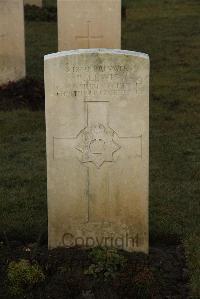 Delville Wood Cemetery Longueval - Lewis, P