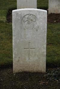 Delville Wood Cemetery Longueval - Lloyd, Marteine Kemes Arundel