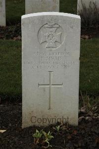 Delville Wood Cemetery Longueval - Mead, T