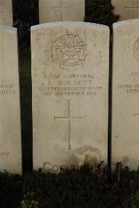 Delville Wood Cemetery Longueval - Mockett, P