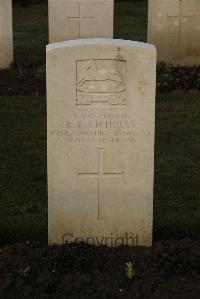 Delville Wood Cemetery Longueval - Nicholls, R E