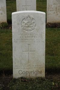 Delville Wood Cemetery Longueval - Russell, Thomas Charles