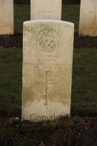 Delville Wood Cemetery Longueval - Smith, R