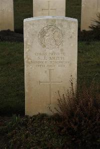 Delville Wood Cemetery Longueval - Smith, S J