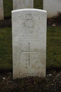 Delville Wood Cemetery Longueval - Wells, R