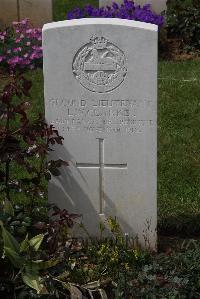 Forceville Communal Cemetery And Extension - Clarke, Leonard William