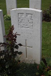 Forceville Communal Cemetery And Extension - Turton, W H