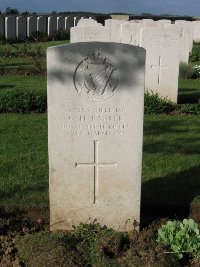 Grand-Seraucourt British Cemetery - Barker, G H