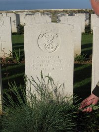 Grand-Seraucourt British Cemetery - Bartlett, F J