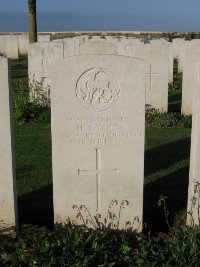 Grand-Seraucourt British Cemetery - Bayne, H