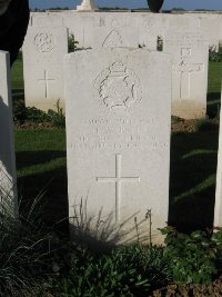 Grand-Seraucourt British Cemetery - Bell, Henry Wagstaff