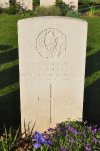 Grand-Seraucourt British Cemetery - Berry, S