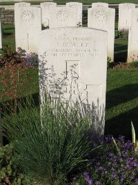 Grand-Seraucourt British Cemetery - Bewley, T