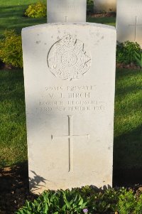 Grand-Seraucourt British Cemetery - Birch, V J