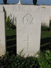 Grand-Seraucourt British Cemetery - Boyle, R