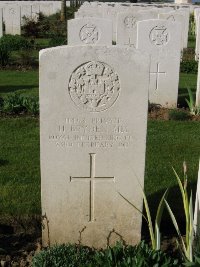 Grand-Seraucourt British Cemetery - Bryden, H