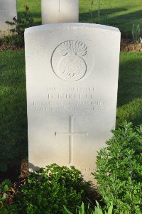 Grand-Seraucourt British Cemetery - Burnett, Daniel