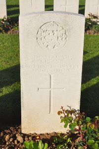 Grand-Seraucourt British Cemetery - Clare, J