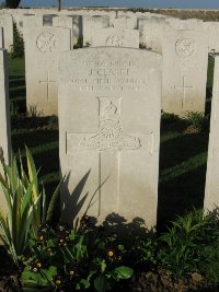 Grand-Seraucourt British Cemetery - Clarke, J