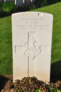 Grand-Seraucourt British Cemetery - Cox, H