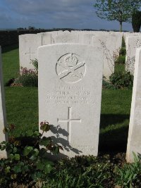 Grand-Seraucourt British Cemetery - Cuffley, J I