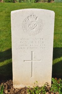 Grand-Seraucourt British Cemetery - Dexter, G S