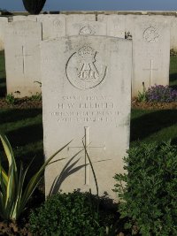 Grand-Seraucourt British Cemetery - Elliott, H W