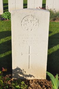 Grand-Seraucourt British Cemetery - Embleton, F