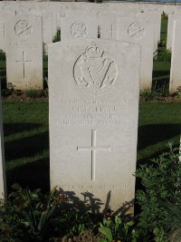 Grand-Seraucourt British Cemetery - Farrell, John Leo