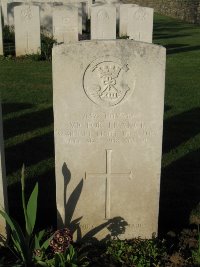 Grand-Seraucourt British Cemetery - Francis, Victor