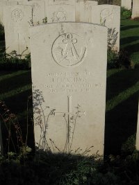 Grand-Seraucourt British Cemetery - Hastings, J