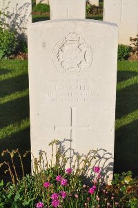 Grand-Seraucourt British Cemetery - Hazell, T