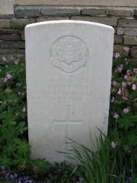 Grand-Seraucourt British Cemetery - Henry, R R