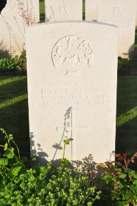 Grand-Seraucourt British Cemetery - Highton, H