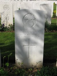 Grand-Seraucourt British Cemetery - Hilton, W