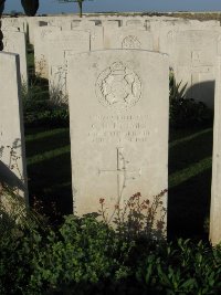 Grand-Seraucourt British Cemetery - Holmes, G H