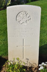 Grand-Seraucourt British Cemetery - Holt, M