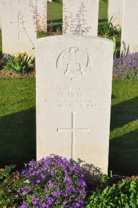 Grand-Seraucourt British Cemetery - Hunt, W